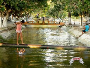 Aracataca, el pueblo de García Márquez - niños jujgando